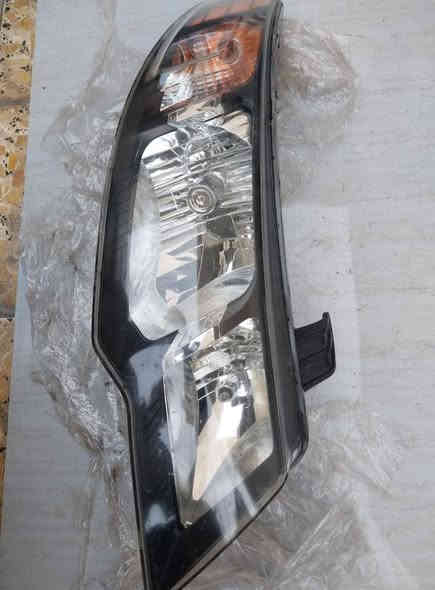 السلام عليكم ...                        
تك لايت يمنى فورتي مال حاوية. 
للاستفسار :- بغداد/كراج الخالدي  ساحة الطيران / الشارع العريض 
ابو علي / ***********
