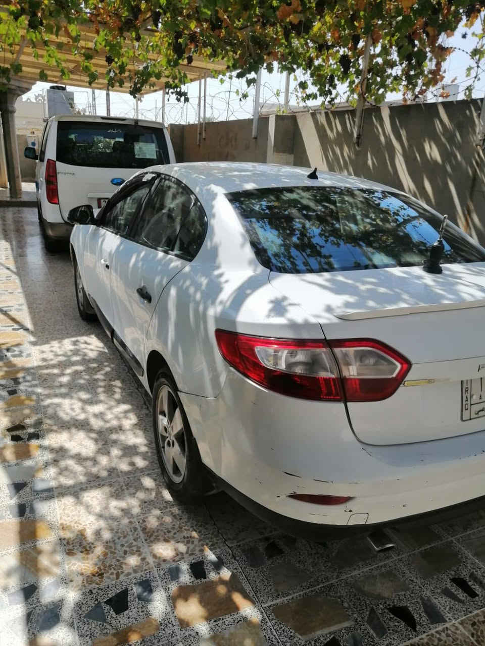 للبيع رينو 2013 بدون صبغ بيها ملاحظه بسيطه
كير ومحرك مال كورلا بسعر فكترا ***********
