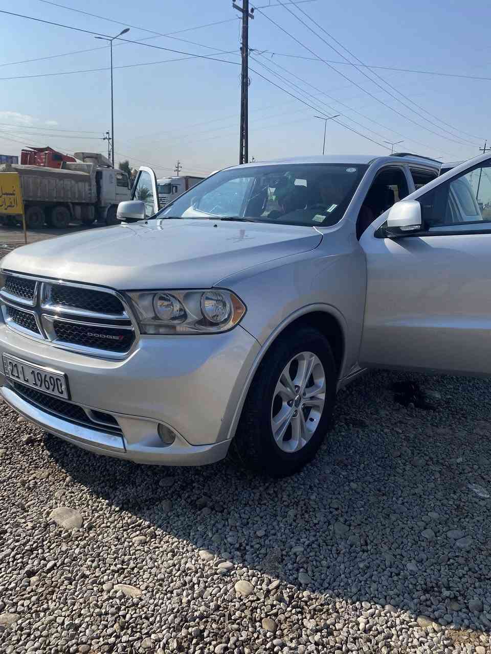 السلام عليكم 🫡 
للبيع دوج دورينكو 2011
وارد أمريكي بدون ضرر بوند كلير أمريكي 
جاملغ السايق بيها بارد بلعراق او جاملغ النفر بيها كرت توحيد موضح بل صور رقم سليمانيه بسمي تحويل فقط مكان السياره موصل 
رقم /*********** وتساب موجود
