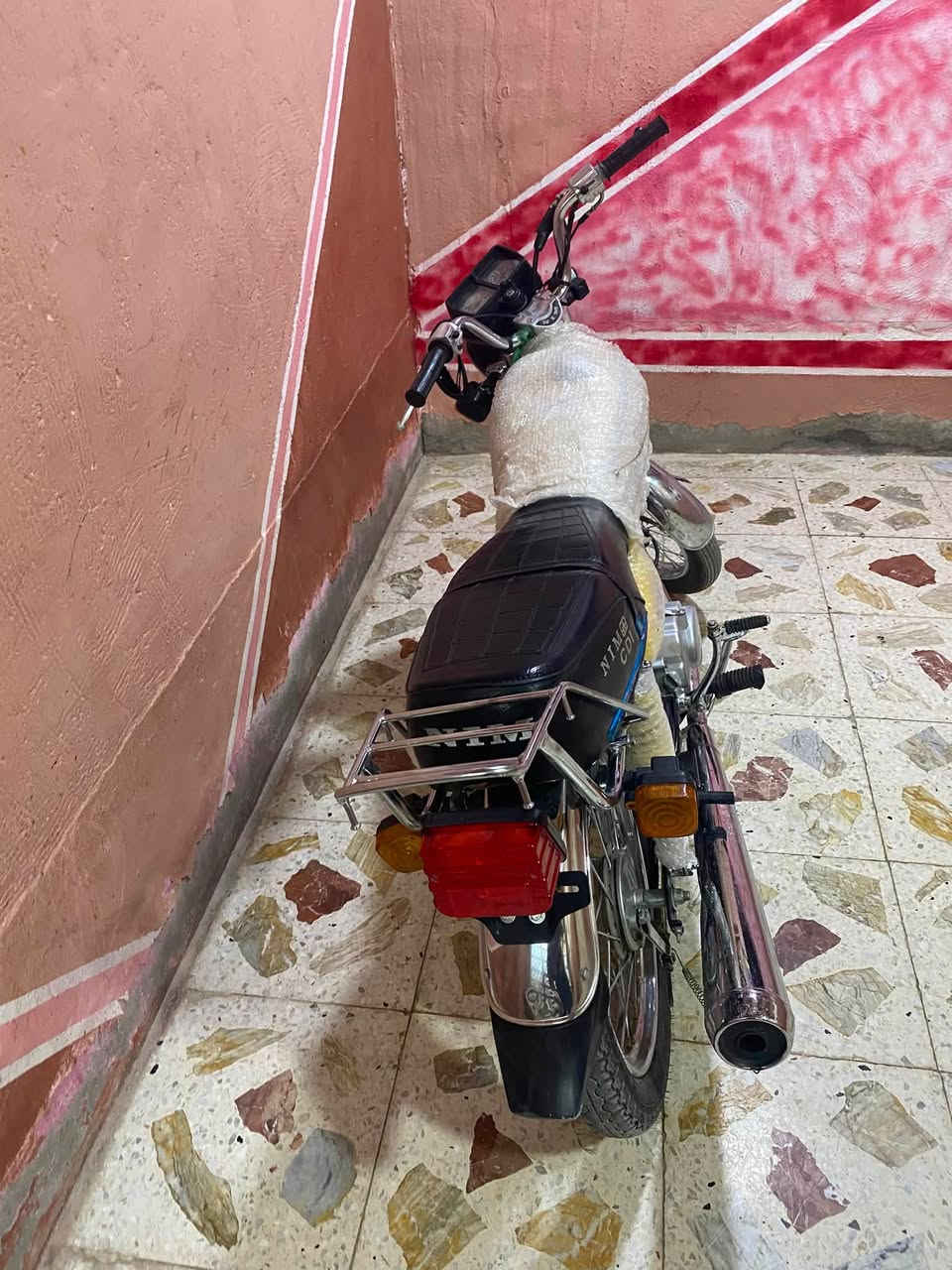 سلام عليكم دراجة أربع جير موديل 26 أوراق استنساخ دراجة كاملة نقص هاي إشارة كهرباء شغالة بالسعر 650 وبيها مجال مكاني كربلاء قنطرة السلام***********
