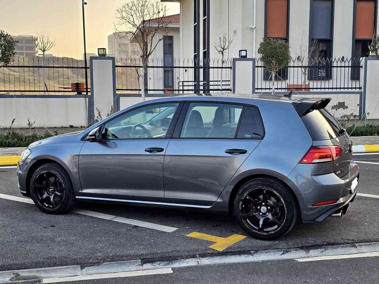 سەرەتا بە ناوی خوای گەورە
ڤۆلگسواگن گۆلف 2021

تی ئێس ئای  1.4 تۆربۆ

فول فول مواسەفات

62 هەزار کم ڕۆشتوە

گێڕ ئەوتۆماتیک و عادیە

 گێڕی 8 نمرەیە

گێڕ و مەکینە و کارەباییاتی بەشەرت

ڕۆنی مەکینە و هایدرۆلیکی گێری تازەیە 

 4 ویلی 17 ی جوانیی لە سەرە

 4 بانصی تازی خراوەتە سەر

سەنەوی تا 2027 تازەیە و بەناوی خۆمەوەیە 

دوو پارچە ی بۆیاخە بێ ناو بێ ئێرباگ

بەشەرتی بوخار و سەرف و حەماوە و بە ناوکردن

3 سالە سەیارەکە لای خۆمانە 

هەموو شتیکی لەسەر دەقی شەریکە ماوەتەوە 

سعری 145 گەلا کەمێ مەجال

شوێن سلێمانی

ژمارەی موبایل :***********

تکایە ئەگەر موشتەری نیت سەرمان مەیەشێنە لەگەل رێزدا
------------------------------------------
بسم الله الرحمن الرحيم
فولكس فاجن جولف
موديل ٢٠٢١
١.٤ تيربو
فول مواصفات
ماشي ٦٢ الف كم
كير اوتو وعادي ٨ نمرة
كير و مكينة و كهربائي بشرط 
كل شيء بشرط
هايدروليك كير جديد
زيت المحرك جديد
سنوي جديد الى ٢٠٢٧
بدون بخار و صرف و حرارت محرك
 ٤ ويلات جديدة قياس ١٧
٤ دسكات بريك جديدة
كل شيء جديد
قطعتان صبغ بدون دواخل بدون ايرباك حادث خفيف جدن 
سعرها 145 ورقة و مجال صغير
سيارة رقم اربيل لاكن سيارة في سليمانية
رقم صاحب :***********
