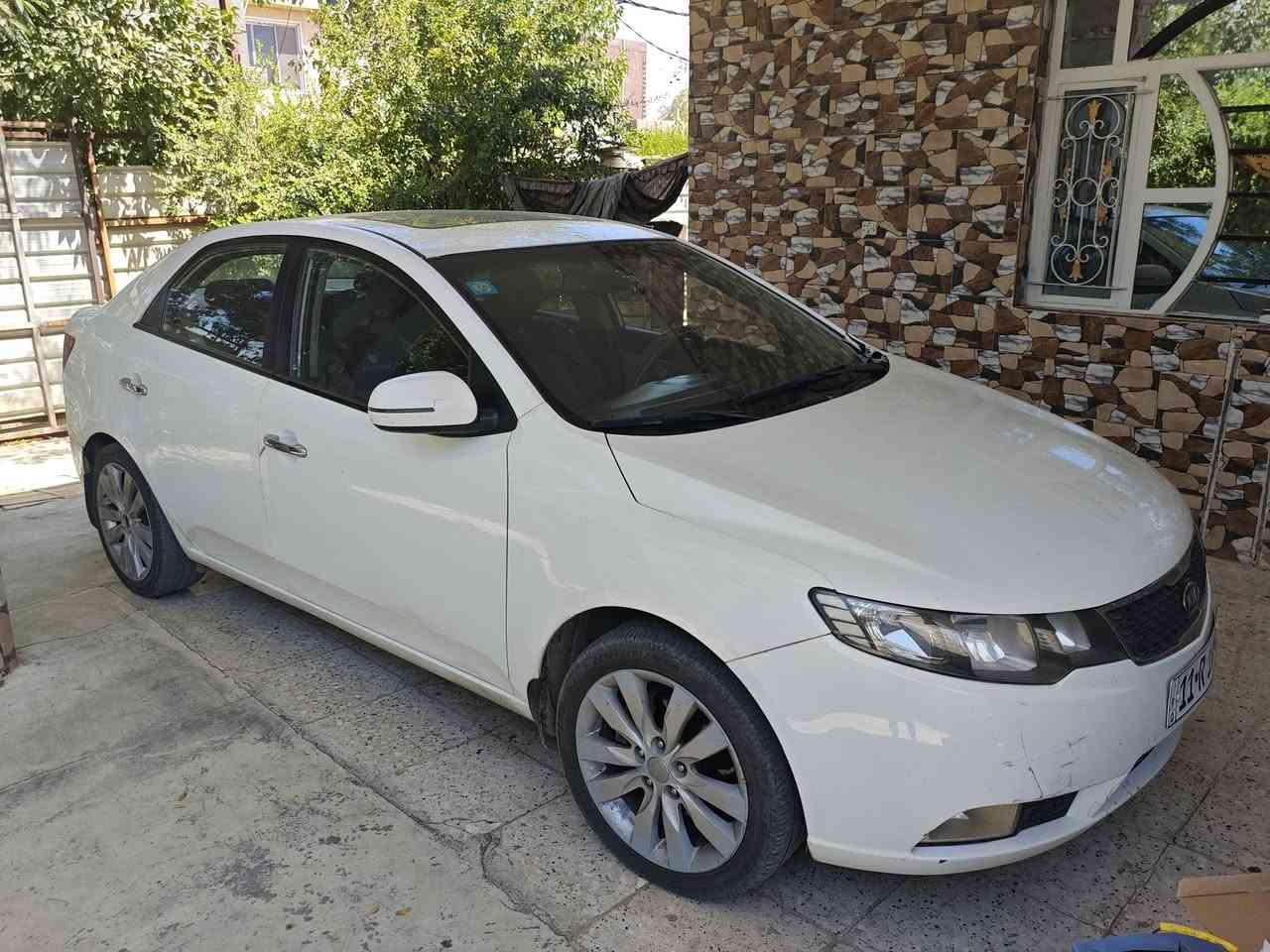 السلام عليكم
سيراتو 2013 خليجي أبيض رقم بغداد انجليزي بها ضربة جاملغ الامامي جهه السائق مبدله هي والبنيد تصليح داخل الجاملغ وطخة بالصندوق معدل بارد بيها شخوط بسيطة 

باقي السيارة جاهزة 

السعر ٩٢ ورقة وبيها مجال للشراي 

عنواني بغداد 

رقم ***********

موجود واتساب
