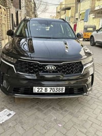 سورنتو 2021 أمريكي 7 راكب مكينه 2500 باسمي بيها بس القبق الجنطه صبغ بد...