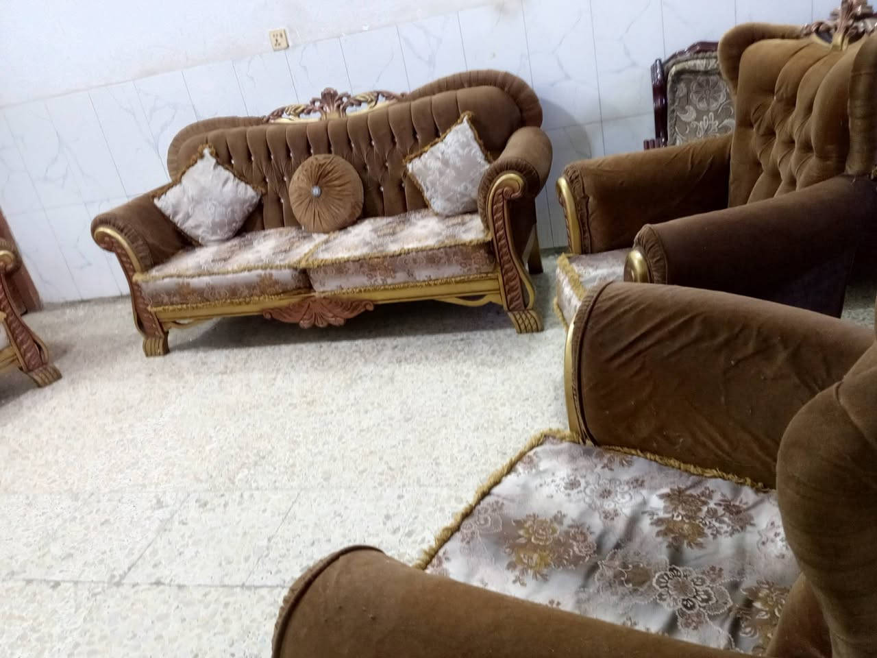 تخم زان تركي نظيف جدا 10مقاعد ب325الف وبي مجال المكان الوشاش *********** يوجد توصيل بكروة يوجد واتس اب
