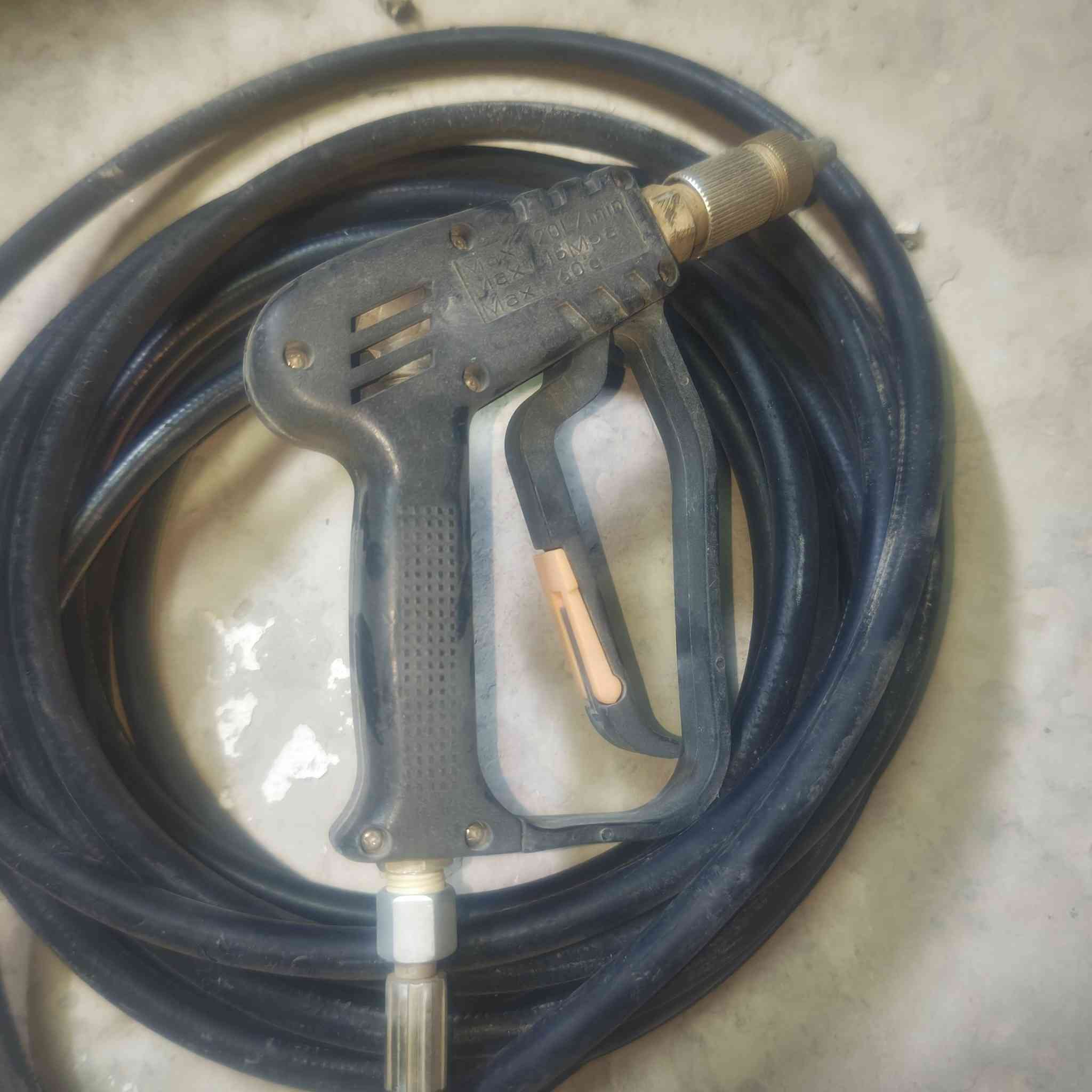 صونده كارجر 3 متر بسعر 10 الاف صونده ضقط عالي مسلح 250 بار طول 10 مترات مع مسدس 45 الف صونده كبس طرفين جديده لوك 25 صونده الاخيره 3 متر جهة براص معرفتها ماليش بسعر 10 الاف اسعار قفل


**إذا كنت صاحب هذا الإعلان وتريد حذفه لأي سبب، رجاءا أرسل رسالة إلى الدعم الفني**