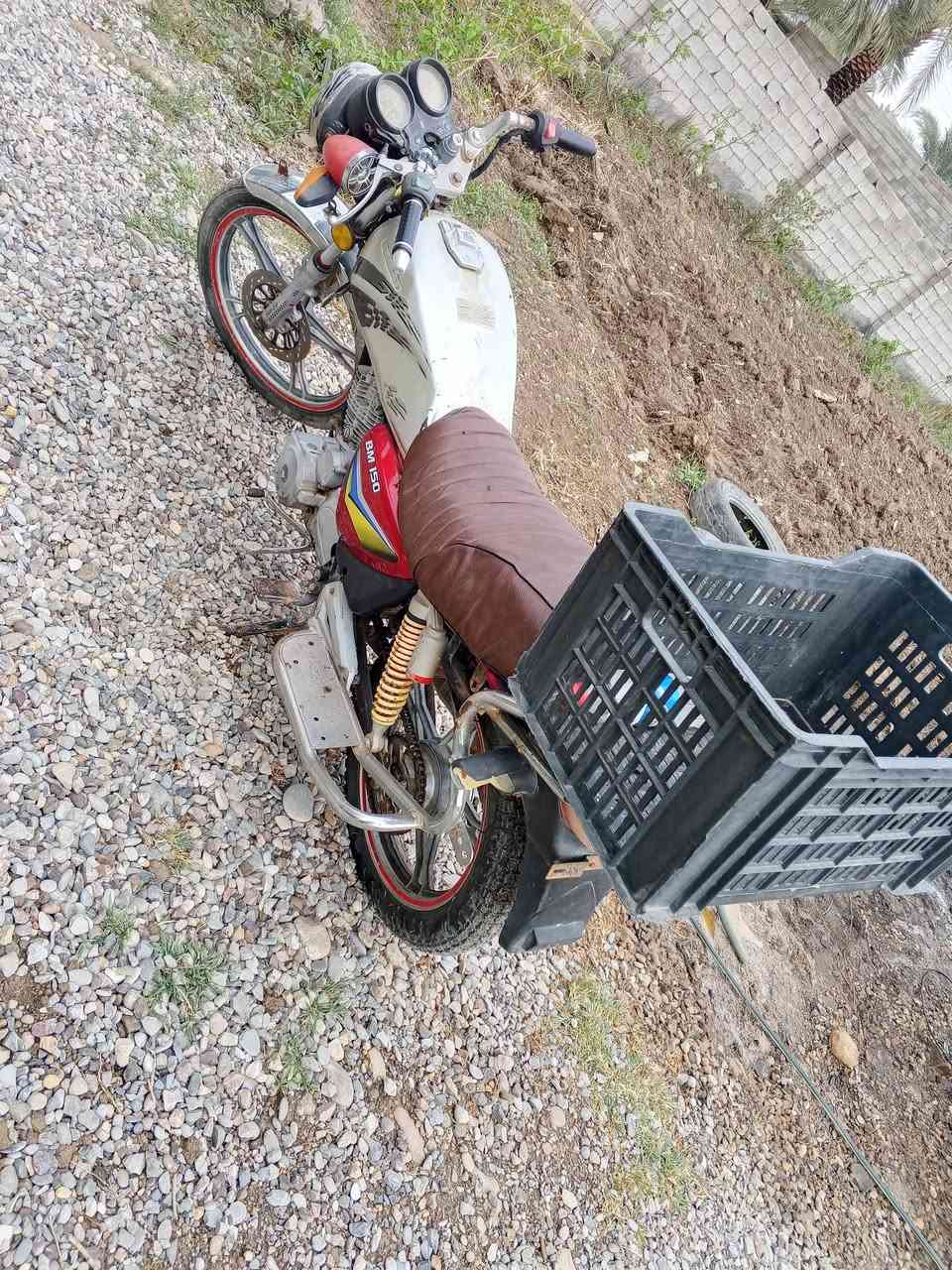 دراجه فيومي نضيفه للبيع خمسه كير كهربائياتهه يرادلهه شد نص هندر تشتغل 250.   ***********
