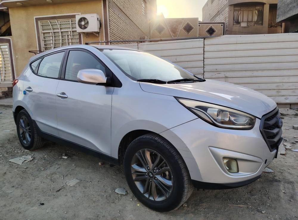 السلام عليكم.
توسان  2015  ماشية 48 حقيقي 

المواصفات؛ وارد امريكي. لون رصاصي. مكينة 2000 جي دي اي.  مريا وسطية كهرباء . تبريد. تدفئة. شاشة. مسجل سيدي كامرة خلفية. سايد بريك بالرجل. تحكم ستيرن جهتين. بلوتوث. اواكس. نظام Eco اقتصادي. ABC. مثبت سرعة. مانع انزلاق. كشنات جلد. كشن سائق كهربائي. ويل كروم. حساس اطارات. باتري جديد. حادثها موضح بالصورة مع المنشور. ايرباكات سليمة.
رقم بغداد مشروع وطني بأسمي
السعر 145 ورقة وبيها مجال مكان السيارة في كربلاء.
الاتصال
*********** كربلاء, العراق
