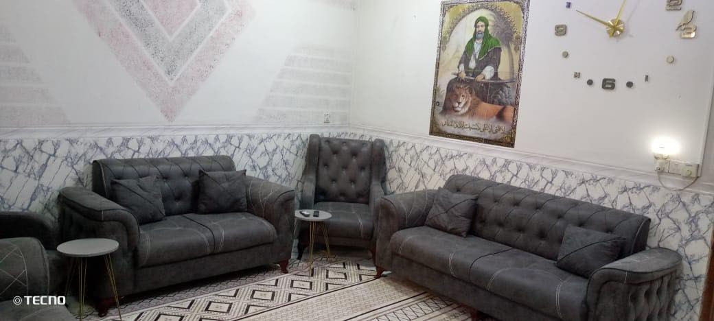 بسم الله الرحمن الرحيم
دار للبيع 
مساحه 50 متر 
واجهه 5 نزال 10
 السريداة مربع الثالث 
مجاور مكتب احمد الشمري
السعر 68 وبي مجال 
 ابو روان ***********
