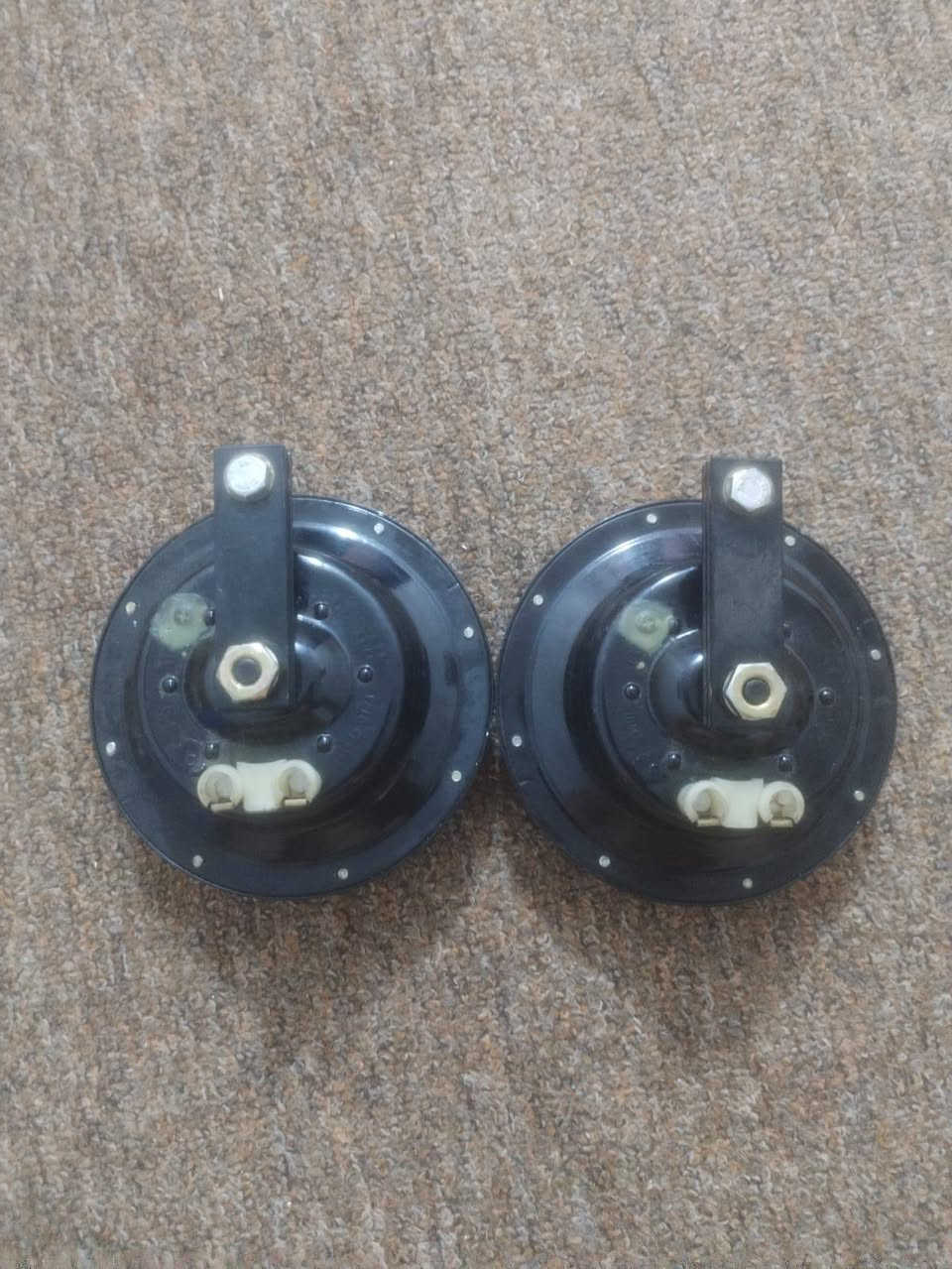 السلام عليكم هورنات بوش جدد للبيع 24 يتحول 12 السعر ما اعرف سعرهن مكانهن نجف ***********
