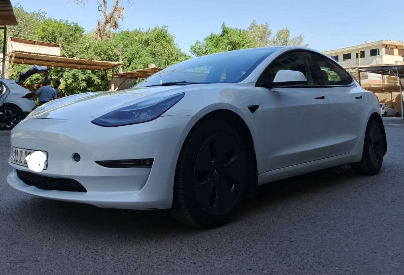 تسلا مودل 3 موديل 2023
السيارة باسمي المالك الاول
تك ماطور 
ماشية 23 الف موضع بالشاشة
حادث موضح بالصورة 
تبديل بنيد ودعامية أمامي 
ادبتر شحن 
بدون ايرباك
مري شفط
تايرات ميشلان جديدة
كشنات جلد كهرباء 
جنطة كهرباء 
رقم الشاصي موجود بالصورة مكتوب بالشاشة

مكاني بغداد الكرادة داخل

للتواصل :::::- ***********
