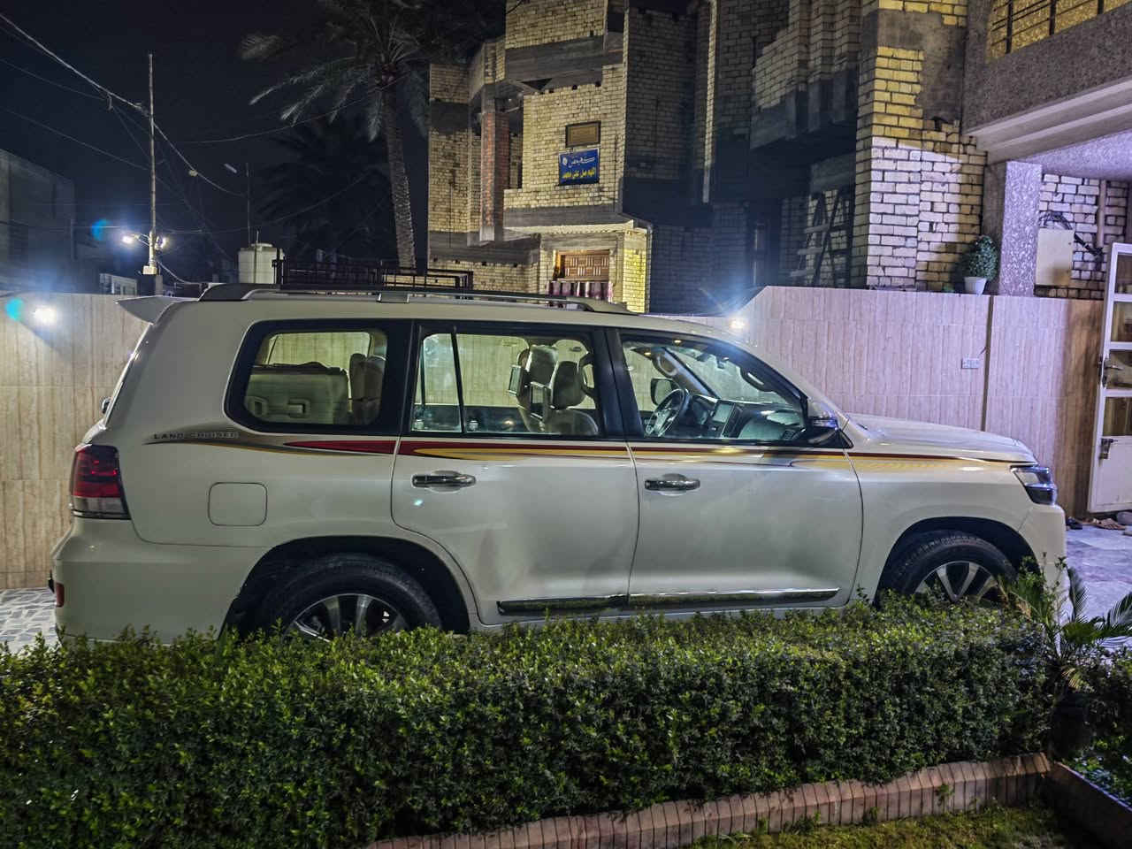 سلام عليكم 
لاندكروز وايت ادشن 2017 سياره نضيفه جدا تخم تاير دلووب رقم سليمانيه باسمي تحويل مباشر فوول مواصفات مكاني بغداد الكاماليه ***********
