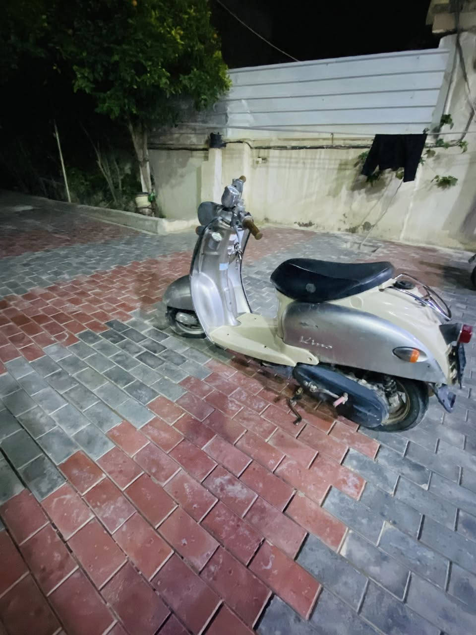 سلام عليكم .دراجه كلاسـك عبد الحليم كامله مكمله من الحمداني جديده حاويه صارله 8 اشهر طالعه جاهزه من كهربائيات محرك السعر 675 وبيها مجال مكان كربلاء شارع البارون ***********
