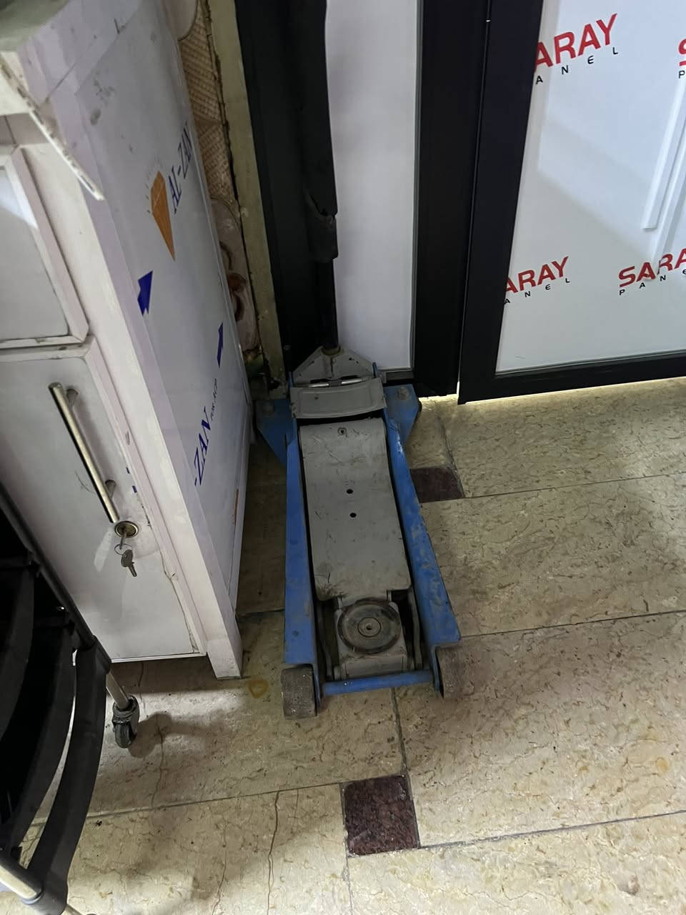 جهاز شفط دهن +جهاز نايتروجين+مضخة غسيل ايطالي 5ونص حصان سنكل في.  جك 3 طن. عربة صيانة تبريد السيارات. جميع الاجهزه بحالة ممتاز. مكاني بغداد الكرادة شارع العطار. ***********
