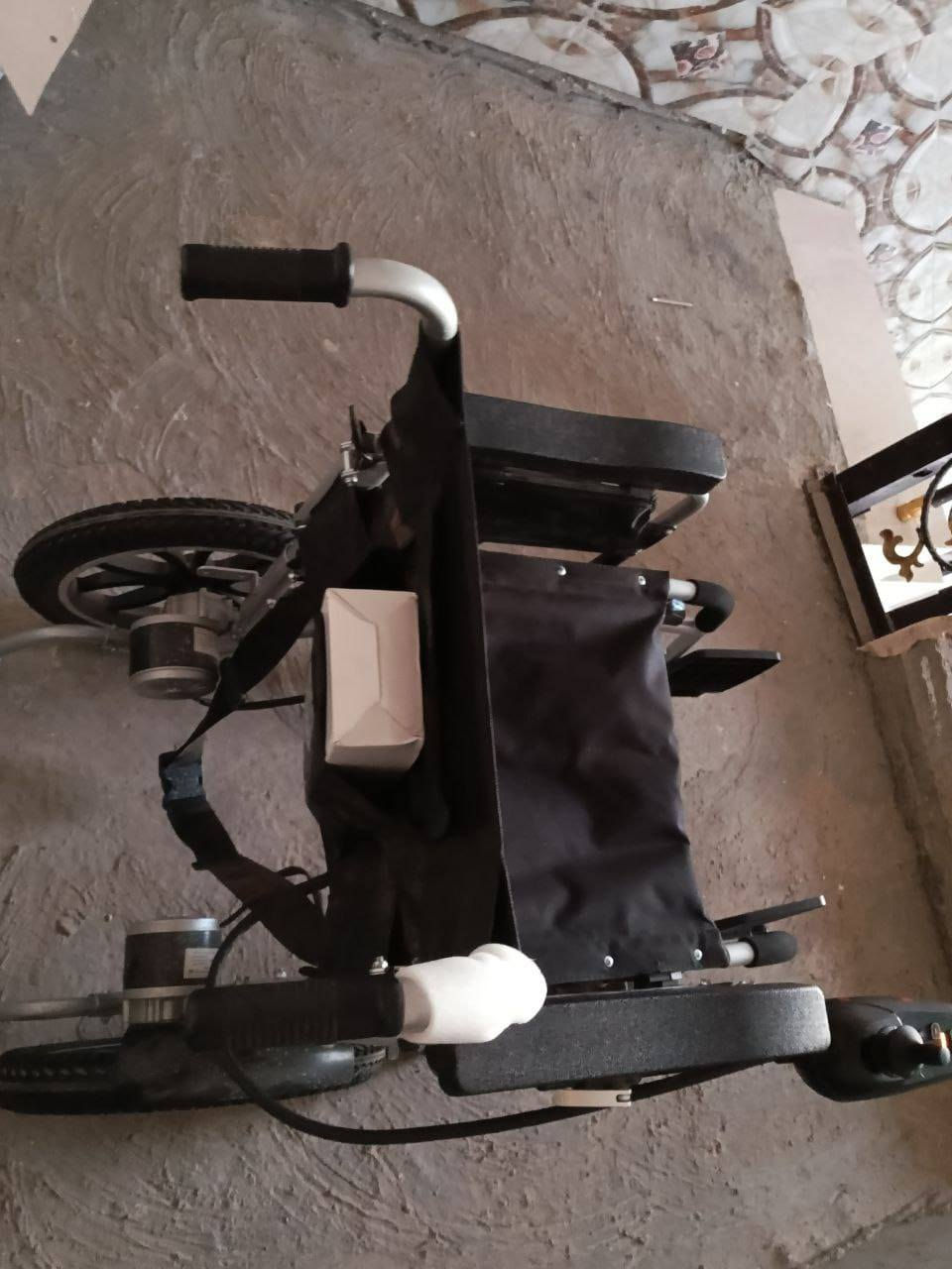 سلام عليكم عربانه جديده صارله ٥ من اشتريته سعر ٩٠٠ او بيه مجال شراي مكاني الديوانيه قضاء السنيه ***********
