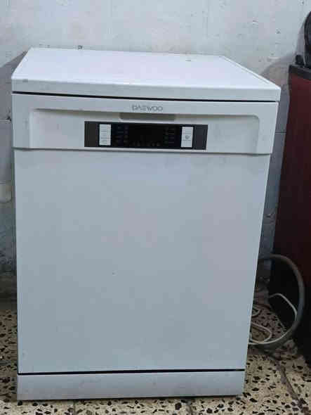 طباخ نظيف جداً  ***********
غساله صحون اخت لجديده 
مكنسه كهربائيه استعمال قليل
غساله فول اوتماتيك 15 كيلو 
المكان حي الجهاد يوجد توصيل
