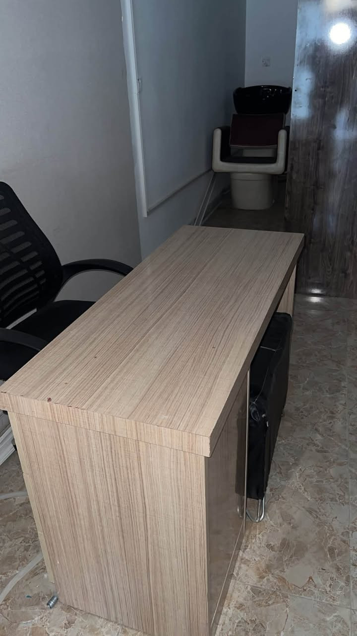 اثاث صالون للبيع العنوان الكريعات للاستفسار الاتصال بالرقم ***********
