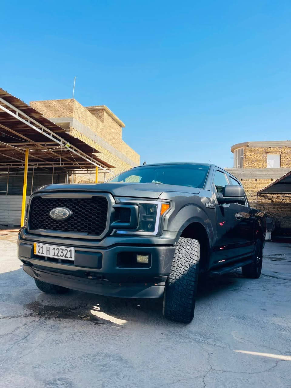 فورد F 150. 4*4
موديل 2020 محرك V8 5.0 تنفس طبيعي المرغوب .
سياره بدي قصير باب طويل . 
موصفات STX شاشه كامره حساس جلد سياره جاهزه مناقصه شي . حادث  جاملغ وبنيد صبغ فقط 
سعره 238 وبيه مجال .
مكان سياره المنصور .
للاستفسار / *********** بغداد, العراق
