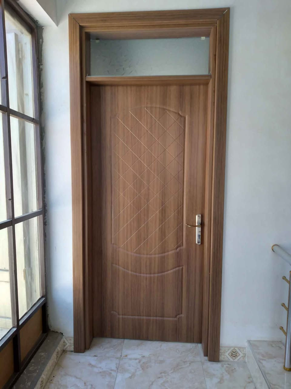 للبيع باب 🚪 تركي اصلي داخله خشب مو كاتون قياس استندر ارتفع ٢٤٠ تكدر تسوي ٢٠٠ متر سعر واحد ١٠٠ الف نهاية عنوان كركوك اتصل *********** كركوك, العراق
