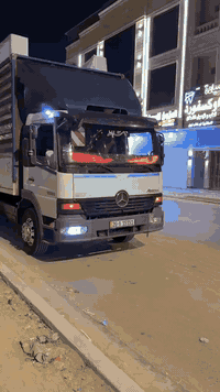 السلام عليكم اتيكو للبيع موديل 2002 شمعه 6 سلندر 8 برغي رقم ديالى 4 طن بسمي تخم تاير وتخم ويل كب طول 8 وربع قمارة مبدله مكاني بغداد الشعب للاستفسار ***********
