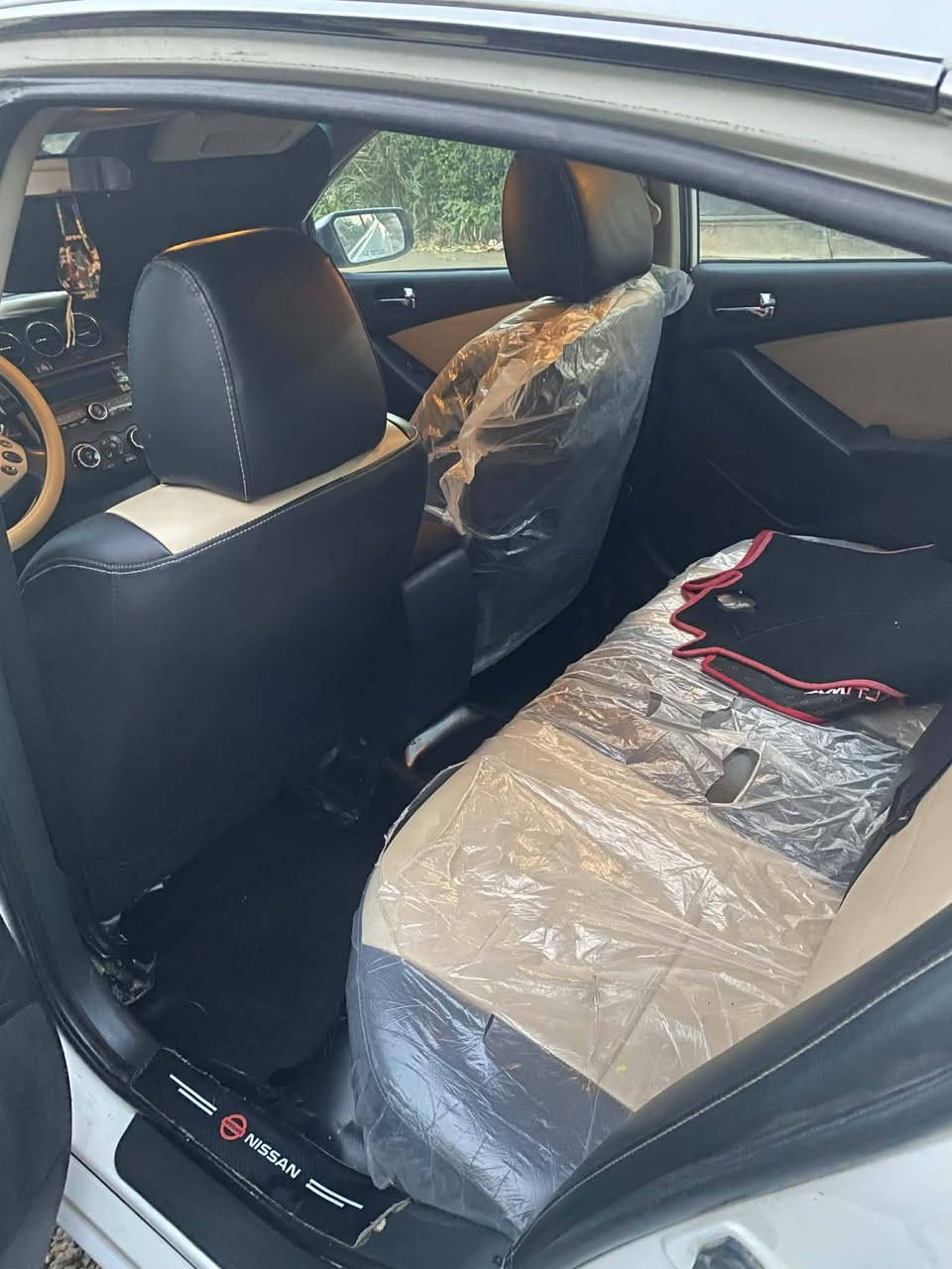 سلام عليكم للبيع نيسان التيما 2009 محدثه 12 سيارة جاهزه تدفه تبريد كله شغال بيه صبغ حزام سعر 85بيه مجال مكاني بعقوبه اي استفسار اتصل ***********
