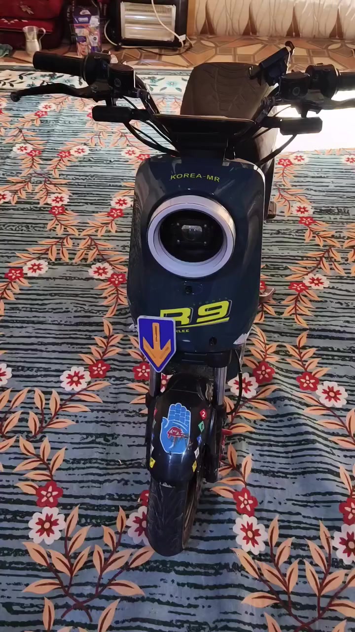 سلام عليكم شباب دراجه ار 9 للبيع توه مبدله بطاريات 350 وبيهة مجال البكان بصره كرمت علي ***********
