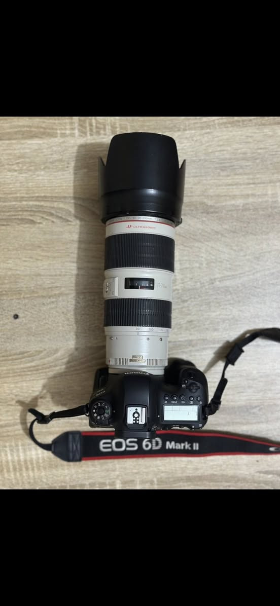 عدسة كانون 70-200 رياضي
فتحة عدسة 2.8 
دبل ستبلايزر
نضافة 90‎%‎ 
ضمان الشغل 
تواصل وتساب ***********
