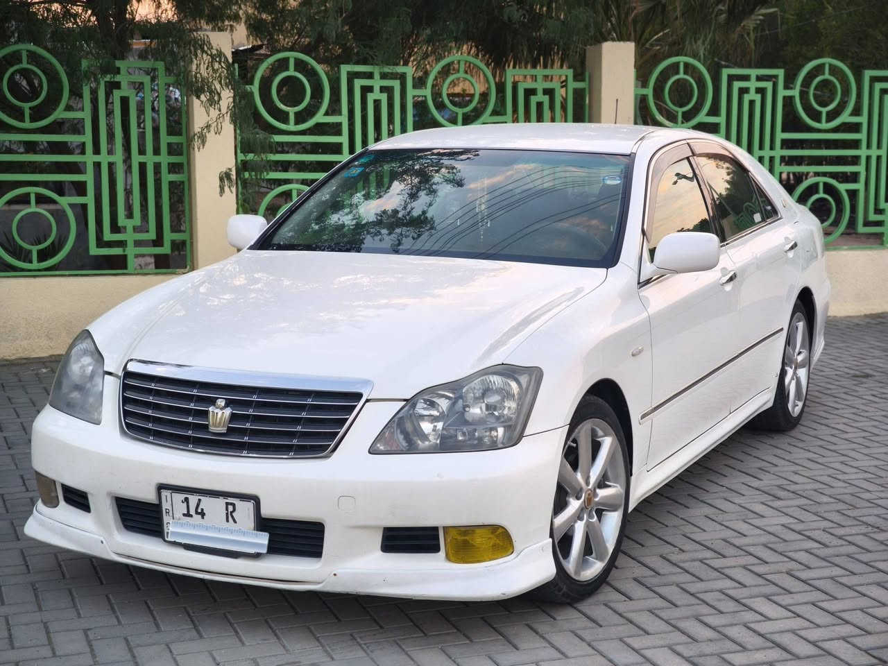 السلام عليكم من رخصة الادمن

كراون شاهينه للبيع موديل 2004

شاصي 82 مكينه2G 3500 

السيارة أصولية بأسمي كفاله

غرفه جلد کشنات كهربائيه

الجام اوتو

ترحيب عن قرب

6 بصمات

مسجل 6اقراص

شاشه ام الخرائط

خزن كشنات 3وضعيات

الرقم بصره انگليزي الجديد سنويه الى 2030 تنتهي

ملاحظة/بيه ضربه خفيفه بالجمالق الخلفي ما مصلحه 
موضحه بالصوره بالإضافة الي فطر بالشيال باب خلفي ومصلح

الرقم موبايل/*********** 

السياره فول ما عده فتحت سقف تجي وتشوف بعينك السعر 155وبي مجال بسيط
