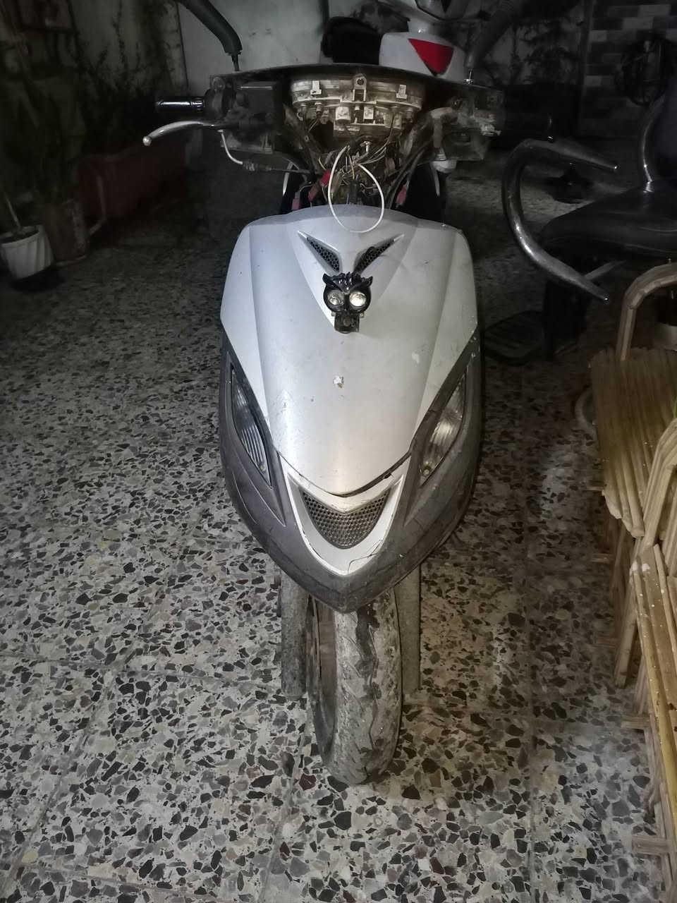 ماكس 140 للبيع او المراوس وانطي فرق
مكينه مجفته قبل 18 يوم خير من الله 
شلعه ومعدل بس دراجه مرتبه شايله روحها 

مشاكلها 
كلج خلفي يتبدل 
والاشاير بس تربطهن شغالات 
كصه ما بيها بس ولايت ما بيها 

بيش تخدمكم واذا اتريد اراوس
راسلني خاص


**إذا كنت صاحب هذا الإعلان وتريد حذفه لأي سبب، رجاءا أرسل رسالة إلى الدعم الفني**