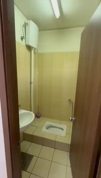 شقة للايجار 100 متر A9 طابق 7موثثة ايجارها 550 الف 07724420369