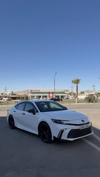 كامري SE • ٢٠٢٥ • هايبرد