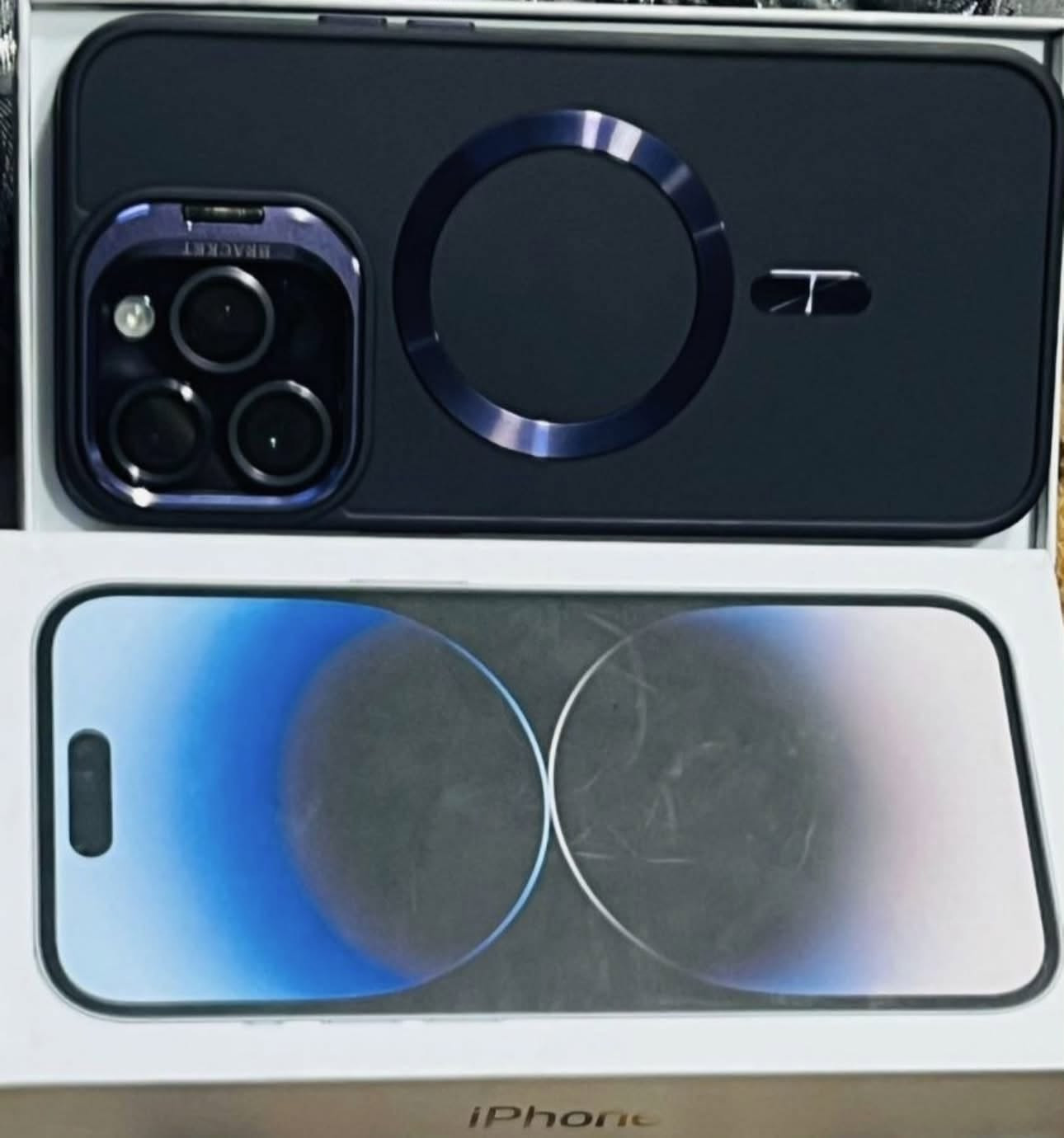 للبيع  iPhone 14 Pro Max

                                                                    ذاكرة(256G)
   _ نسبة البطاريه: 83% بلادي 
  جميع القطع أصلية يعني (بلادي)، والجهاز غير مفتوح .
 . دبل سيم كارت.
  تفحص الجهاز بأي مكان يعجبك قبل الشراء.  
ووياه كفر ولزكه شاشه الاصليه المظلله ودرع كاميره 
شاحنه ما وياه السعر خاص


**إذا كنت صاحب هذا الإعلان وتريد حذفه لأي سبب، رجاءا أرسل رسالة إلى الدعم الفني**