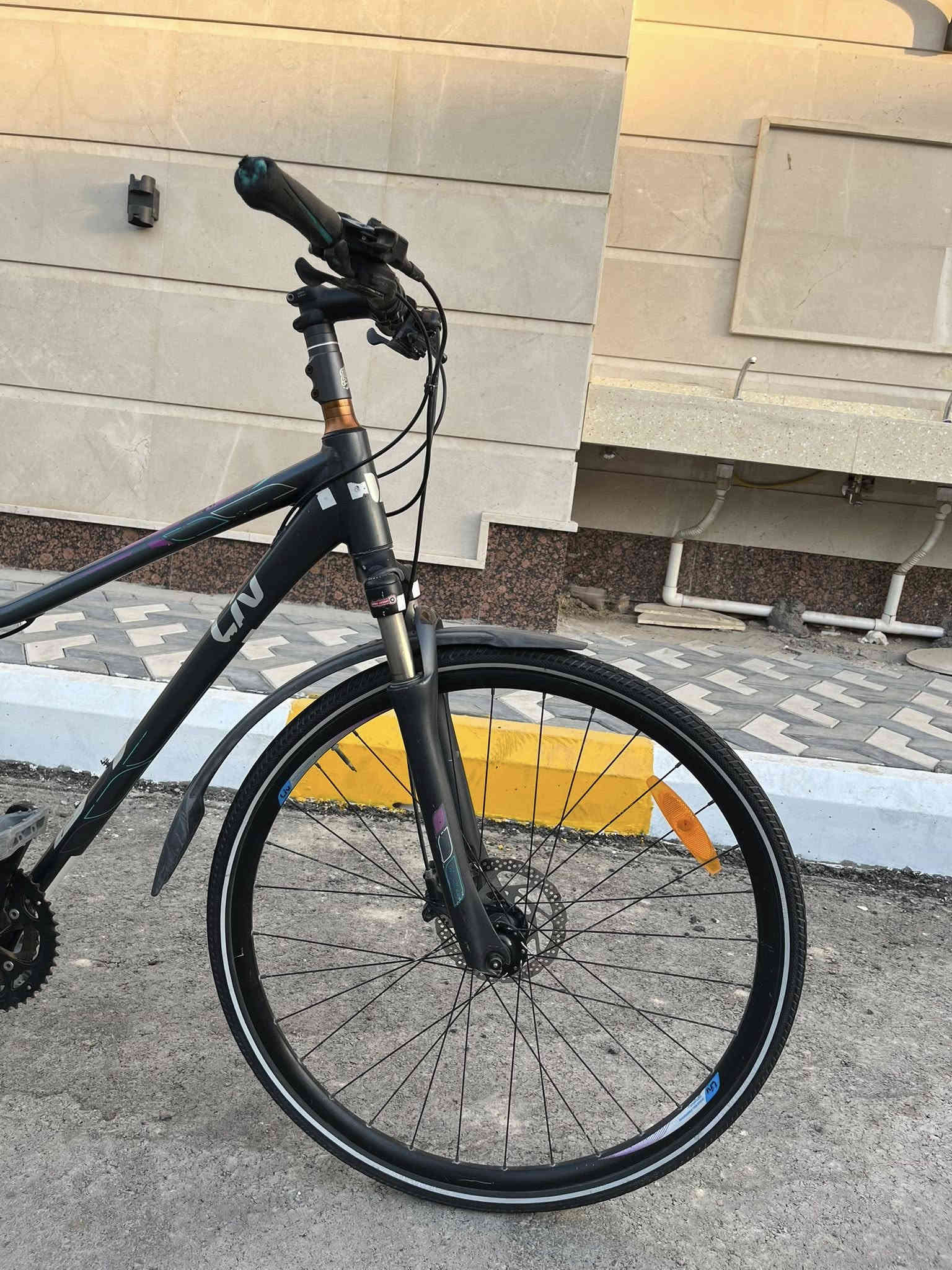 السلام عليكم 
للبيع بايسكل ماركة جاينت فئه لايڤ 
حجم 28 
حجم الفريم M 
دبل امامي قفل و فتح 
سستم شيمانو ديور 
بريكات هايدروليك 
البايسكل كله قطعه وحده و ممبدل بي ايشي (وضع شركة) 

السعر 280 
مكاني بغداد زيونه 
هاتف ***********
