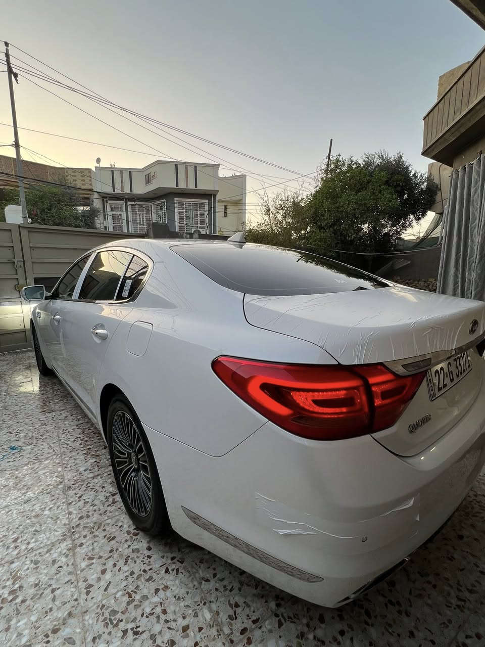 كيا كوريس2013 خليجي فئه اولى
محرك 3800 V6
گير 8 نمر كوبرا
جكات السياره شغاله ١٠٠%
اللون ابيض صدفي 
كل الابواب شفط 
الجنطه شفط
بصمه اربع ابواب
سويجات ثنين بلادي
ستيرن كهرباء متحرك
ذاكره خزن كشن السائق والستيرن
دبل جام لعزل الصوت والحراره
رادار كل الجهات مع تحذير المنطقه العمياء 
لايتات لد ١٦ عدسه زنون ومتحرك 
زراك لايت
اكياس هواء كهرباء للراحه في كشن السائق والكشنات الخلفيه
بروجكترات لد 
كشنات جلد (النابا) افخم انواع الجلود لون بيجي
جكات تصعد وتنزل السياره
مري شفط وقلاب عالبگ لرؤيه اوضح
مرايات تعتيم للاضاءة العاليه وهيتر 
قماره شامواه فاخر 
كامرات عدد ٤ رؤيه محيطيه 360 درجه والخلفيه دواره مع الستيرن
حساسات امامي خلفي
فتحه سقف
كشنات جلد تدفئه وتبريد امامي خلفي
كشنات كهرباء امامي خلفي
شاشات عدد 3
تحكم ماوس امامي خلفي
الكشنات الخلفيه VIP 
تبريد 3 قطع
حساس مناخ اوتو يتحكم بفتح وغلق الهواء الخارجي حسب نقاوه الجو 
بردات عدد 5 بلاد
ايرباكات عدد 9
سماعات شركه لكسكون 14 سماعه
دمام عدد ٢ امامي خلفي
تحديد مسار
شاشه عرض معلومات عالجامه الاماميه 
العينه شاشه وامكانيه تغيير شكل العدادات حسب الرغبه
هاند بريك بصمه كهرباء
نضام اوتو هولد
انضمه قياده عدد 4 عادي وايكو وسبورت وثلج
نضام مانع انزلاق ABS
نضام تراكشن كونترول 
نضام حزام امان كهربائي
مثبت سرعه ورادار تفاعلى 
السياره مكفوله ماعدا 4اصابع صبغ بخشم لبنيد بدون معجون  
رقم اربيل دولي هزه وسنويه جديد باسمي 
ماشيه 188
كير مكينه تبريد حداديه كله بشرط جديد 

سعر السياره 178 وبيها مجال حك الجيه 

ملاحضه تشوف سياره متناسبك وغاليه اعبرها تلكه الاحسن انشاء الله 

لاستفسار خاص او ***********
