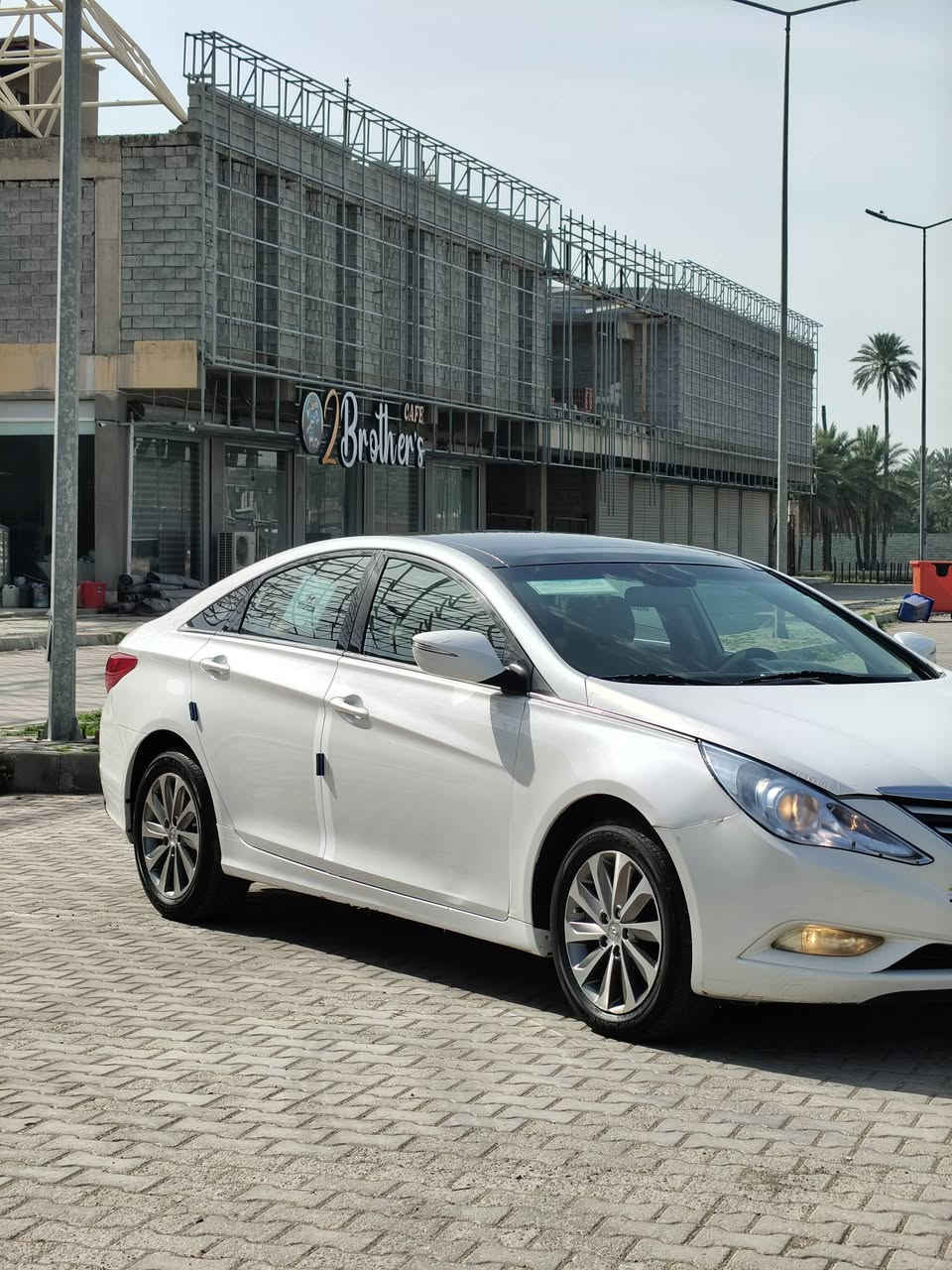 سلام عليكم ....تحياتي للجميع
 هيونداي سوناتا..خليجي 2013
                                             Hyundai..Sonata2013
 موديل...2013
لون ابيض
.محرك 2400( محرك كبير المرغوب)
سقف اسود بانوراما
تحكم ستيرن جهتين
كروس مثبت سرعة
كير أتو +سپورت عادي
ويل كروم حجم 17
اشاير مري جانبي
مري جانبي شفط

سياره خليجي بيه جاملغ سائق صبغ+قطعتين مبدل بلاد شركه ..كير محرك شرط الفحص ..تايرات صدر كل جديد
  
رقم  سليمانية سنويه لغايه 2028 شرط وكاله تحويل غرامات
سعر 122 ورقه بيه مجال
مكان سياره/ديالى..خانقين /استفسار اكثر اتصال ع رقم
***********

