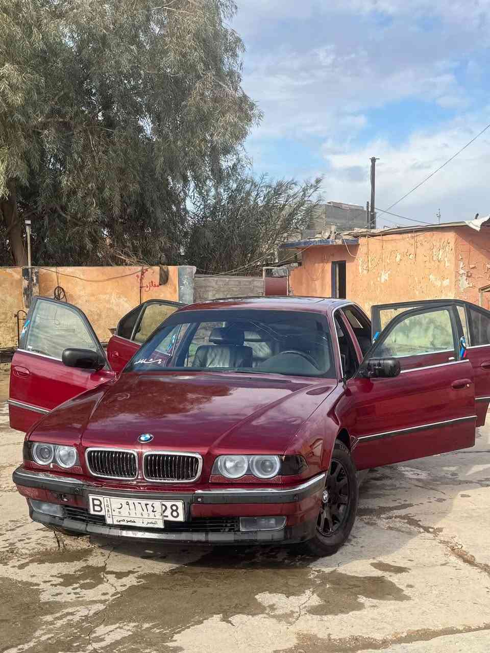 لبيع بيم 740 V8 موديل 2000
مكينه كير مكفولات السيارة جاهزه
من كلشي حداديه  جديده تخم تايرات 
السياره مفوله داخل جلداسود
السعر 80 وبيه مجال 
الرقم ***********
