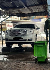 يوكن 2015 فول ما عدا الفتحه .  بتره مو الطويله  السياره محرك 5300 ( يع...