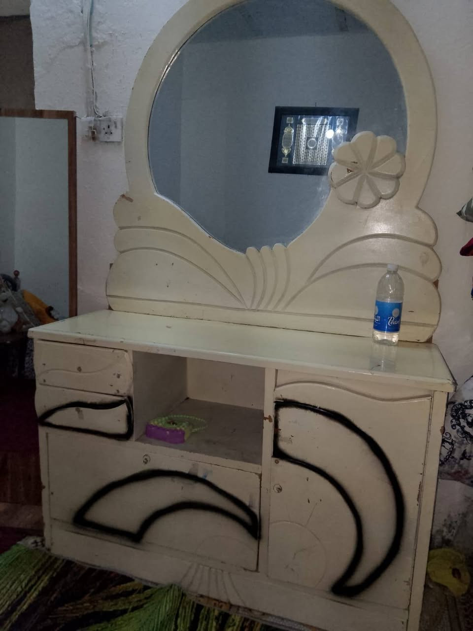 كاونتر مترين السعر ١٠٠ قفل
ميز مرايه ٤٠ 

مليكانه ١٠

كاروك هزاز ٣٥ جديد 

عنوان سماوه حي ناظم فرع حسنيه اهل البيت ***********
