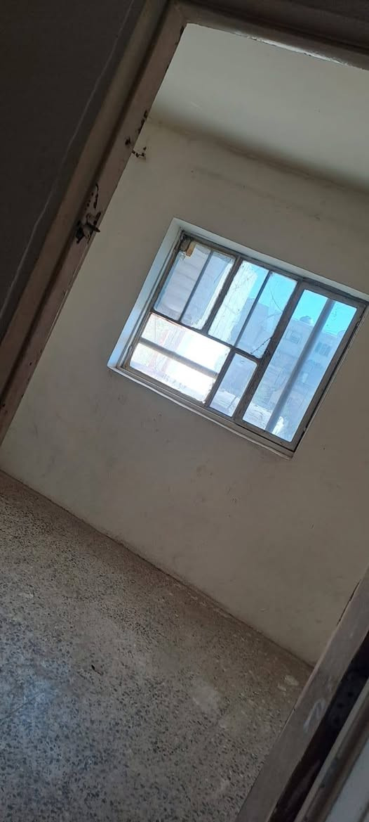 السلام عليكم ورحمة الله
شقة للايجار🏫
الدورة حي الصحة ساحة نبراس قريب الكفائات نهاية الشقق
تشجير 🌳🌳 امامي كلش 🏞️🏞️جبير
مسيج بناء 🧱🧱
مكيشة فوك وجوة وبالكونة وترك🛣️🛤️🛣️
كلة كاشي
العمال👷 توهه طالعه منهه 👷👷
تانكي 500لتر 💧💧
واير سحب ⛽
ماطور ماء 🌊 حمامات أرضية سيراميك 🚽 الحمام الفوك 🛁🚿 جدار سيراميك
قريبة علشارع بدون دلالية للإستفسار ***********
