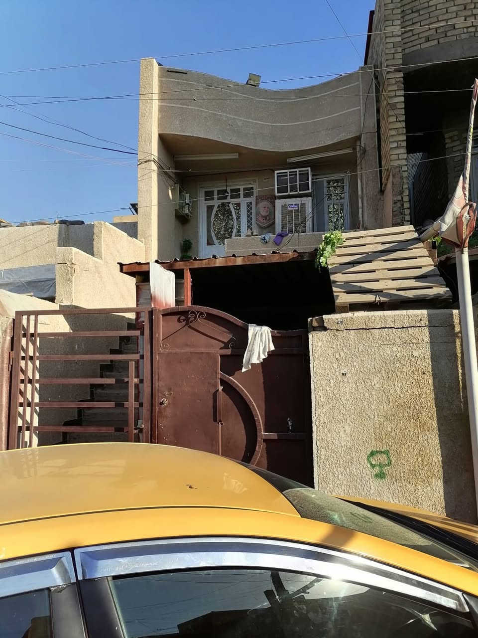 حي الجهاد ال 95 خلف مطعم ريلاكس
مساحه 90 طابقين يفيد عائلتين او ستثمار
للتواصل*********** مثل ممبين بالصور
