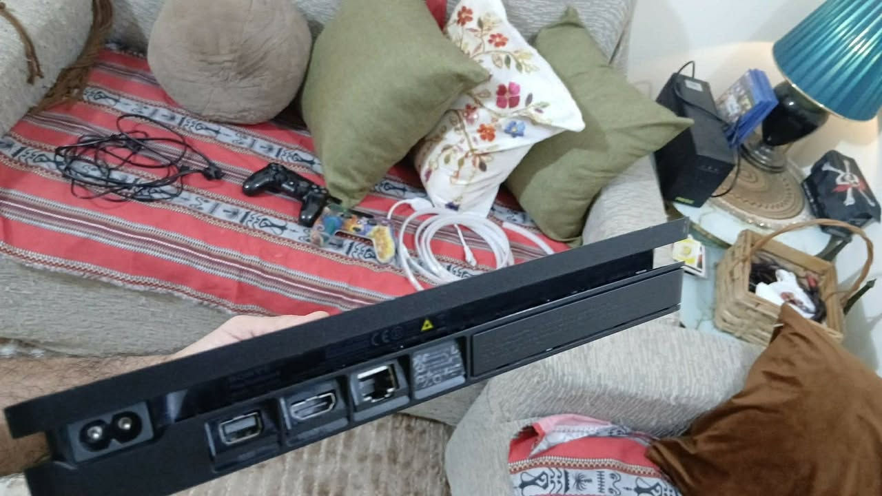 بلي فور سلم وربي للبيع ياتي معاه جميع مل حقاتة يادي معاه ثنين يدات نظيفات وكل كيبلاتة وياتي معاه ثلاث اقراص2023 wwe جي تي اي و wwe2017 البلي كامل نظيف وبي العاب مخزونة بيس26 وفورنايت وفيفا 24 البلي و السعر  كامل 225 الف وبي مجال للستفسار مراسلة


**إذا كنت صاحب هذا الإعلان وتريد حذفه لأي سبب، رجاءا أرسل رسالة إلى الدعم الفني**