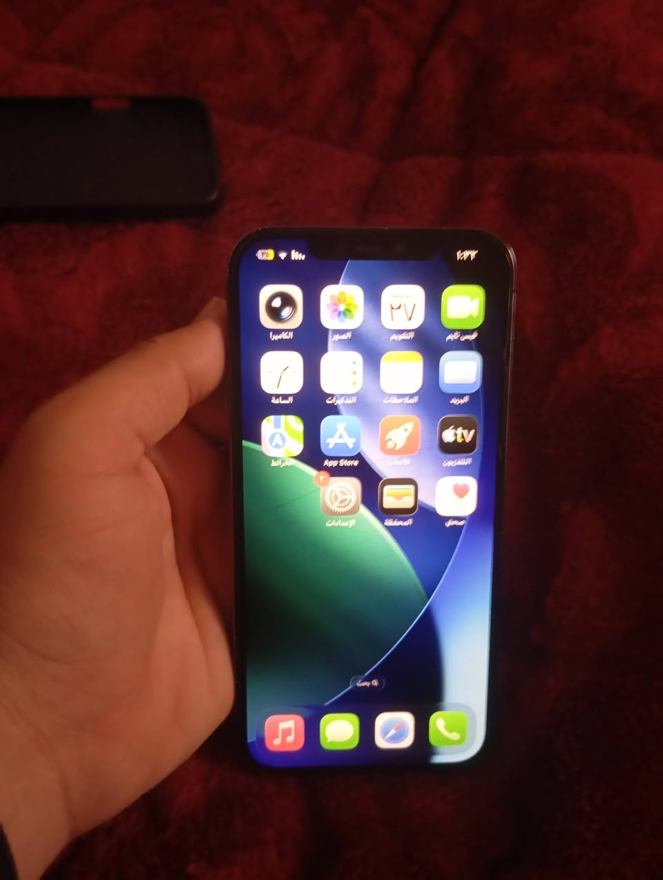 السلام عليكم ايفون 12 برو ماكس لون المميز ذاكره 256 جهاز مامفتوح ع وضع شركه فقط كسر بالضهر وبطاريه مرفوعه سعر 400 وبي مجال مكاني فريحه قرب جامعه رقم ***********
