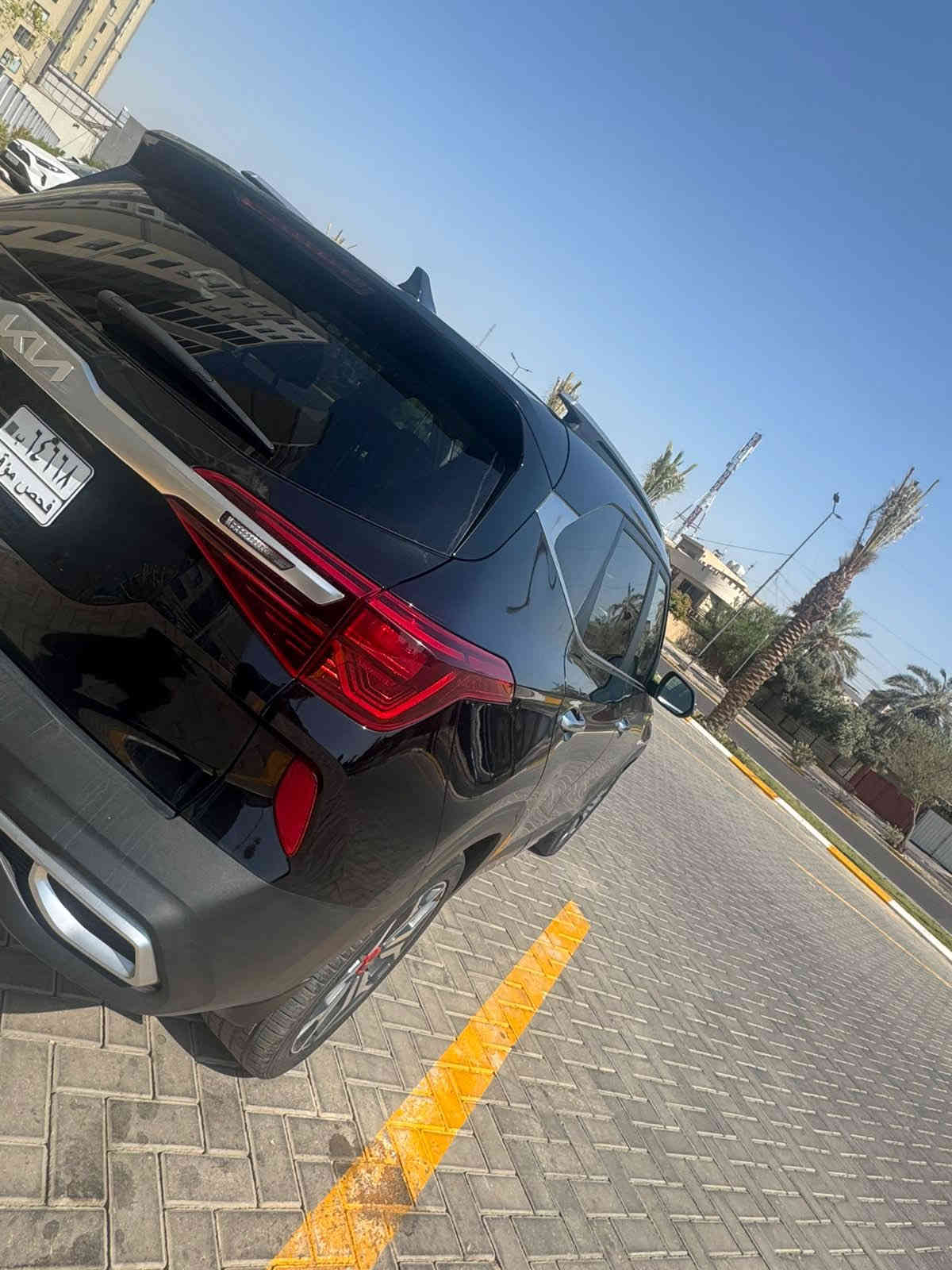 سلام عليكم سيارة سليتوس2023 SX على 
فئه سيارة فول مواصفات 1/1 سيارة وارد 

أمريكي سيارة فئه (SX) محرك سيارة 

1600تيربو يعني 🚀 سيارة دخول جديد 

حادث سياره جاملغ ونص من البنيد 

شاصي و لغد مكفول شرط لفحص بل سونار 
‏مواصفات السيارة 
 شاشة دادا شوب 
فتحة سقف 
(كشتات لون ماروني جلد  و كهرباء ) مميز 
رادار امامي و خلفي 
كامرة دواره 
مثبت سرعه                سياره ماشيه 38الف 
تحديد مسار 
شاشة كبيرة لمس 
تدفئه و تبريد بل كشتات 
تدفئه بل كشنات الخلفية 
دخول ذكي 
شاير بل مري 
تشغيل عن بعد 
تبريد قطعتين 
‏سايد بريك دكمة 
‏ باقي بعد مواصفات هواي ما ذاكر 
‏عنوان السيارة بغداد حي الجهاد 

‏سعر السياره 145 ورقة بيها مجال اتصل و سهله سياره جديده معنى الكلمه 

‏ شراي يتصل على رقم ***********
بيع بدون مراوس.   
                           طب شوف صور سياره⬇️
