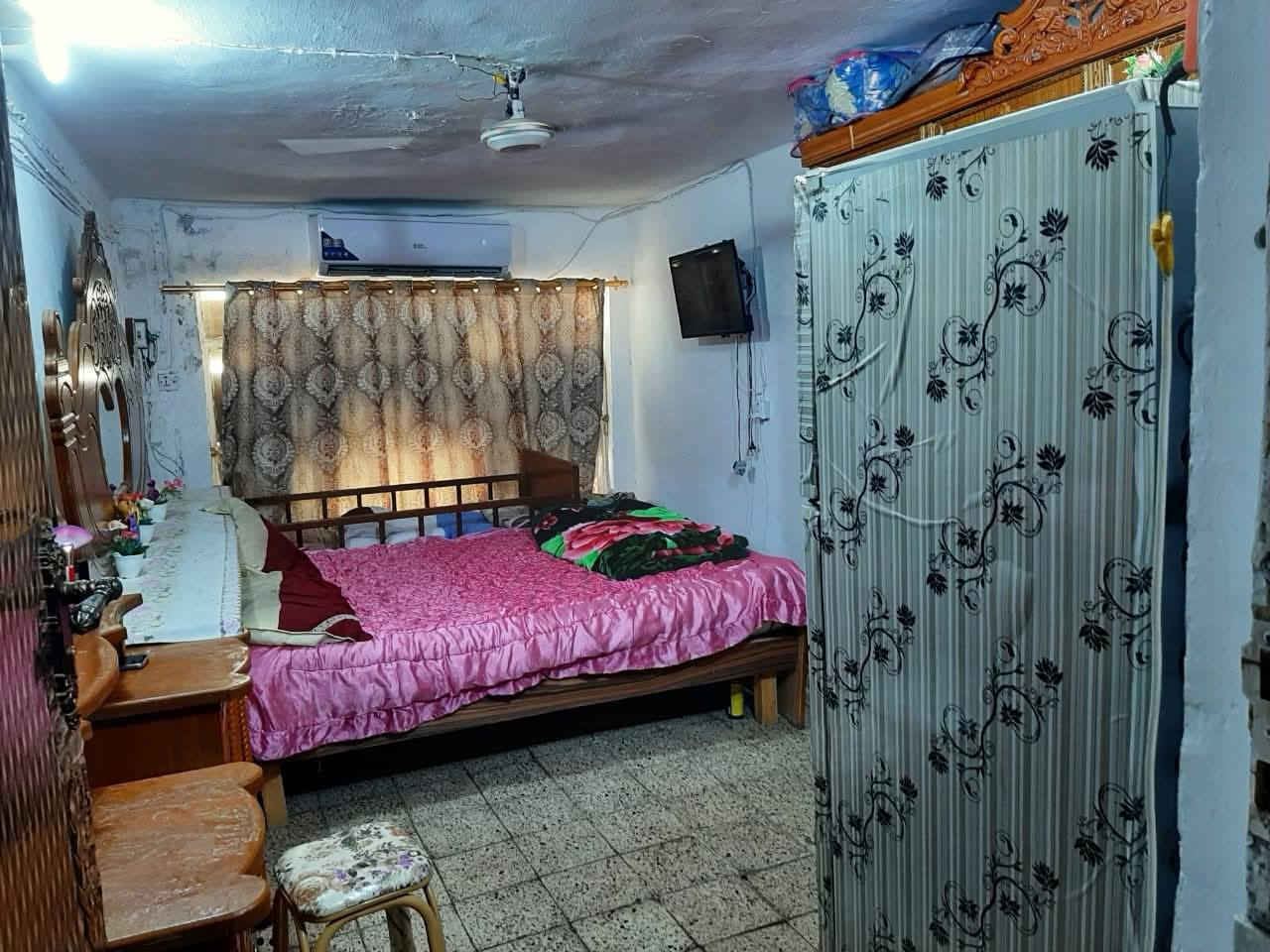 السلام عليك بيت للبيع مساحته 67 متر بلولايه بشارع سيد شبيب يحتوي على مخزن او محلات انت بكيفك او بيت للسكن السعر 65 او بي مجال للطيبين رحم الله والديكم الميعجبه لايعلق يكلب المنشور والرزق على الله اني مكلف بلنشر مامتواجد بل فيس  للاستفسار ***********2
***********
