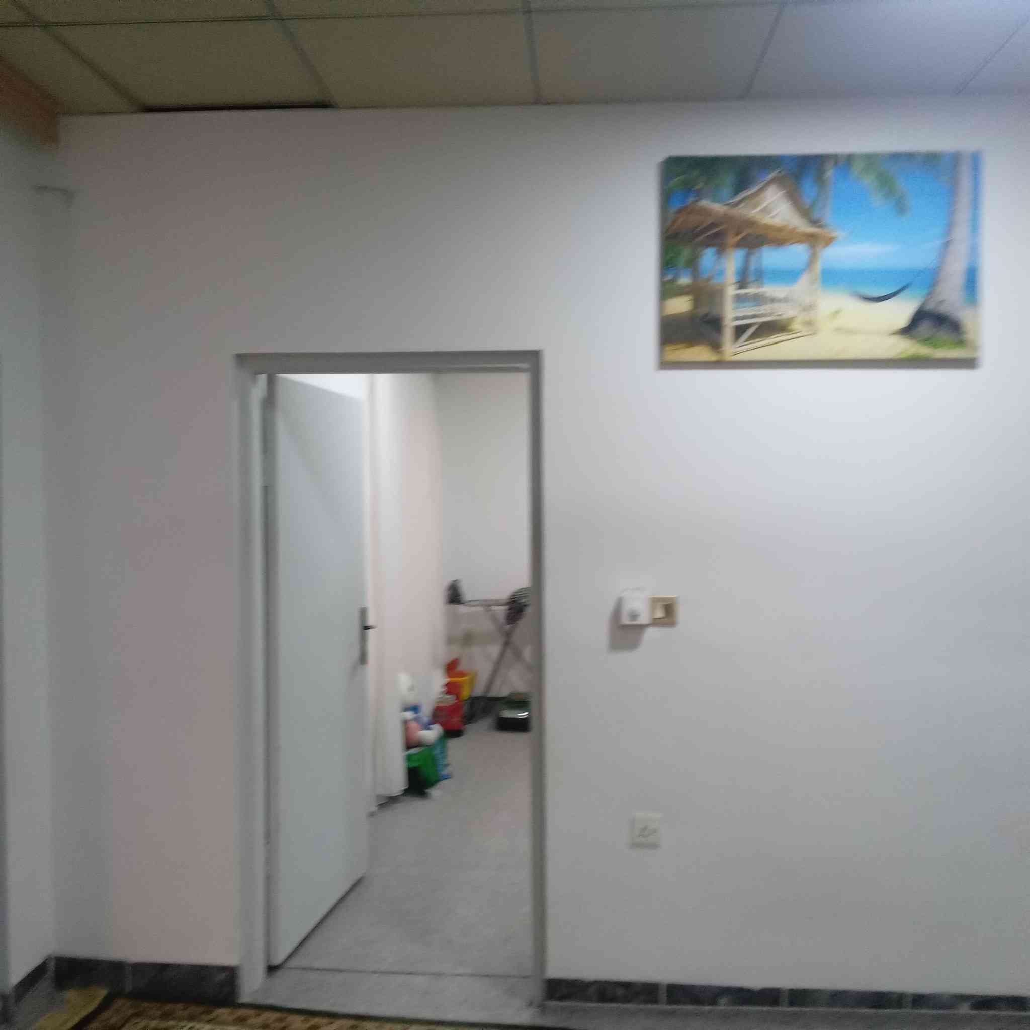 فرۆشتنی خێرا
ئەم خانووە بۆ فرۆشتن لە گەڕەکی بەکرەجۆ
ڕووبەری خانووەکە 200 مەتری 10 بە 20
ڕووی ڕۆژهەڵاتە 
زۆر  نزیکە لەشەقامی گشتی و لەباخچە
خانووەکە پێکهاتووە لە دوو نهۆم
نهۆمی یەکەم بریتیە لە میوان و مەتبەخ و مساعید هۆڵ و نوستن و موشتەمەلات
قاتی دووەم بریتیە لە میوان و مەتبەخ و هۆڵ و دوو نوستن و موشتەمەلات
نرخی ئەم خانووە 9 دەفتەرو 60  وەرەقەیە بۆ زانیاری زیاتر پەیوەندی بکەن بە نووسینگەی نوێ بوونەوە 
***********
