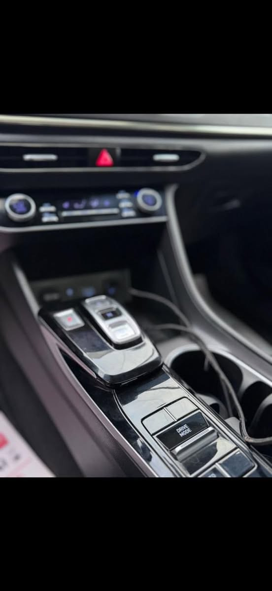 سوناتا مديل 2022
السيارة رقم اربيل بأسمي 

كلين تايتل بيها قبغ جنطه هنا بالعراق 

ماشيه ٣٠ الف ميل للبيع 

السيارة فول مواصفات 

محرك 2500 GDI 

بصمه 

بنوراما 

تبريد قطعتين 

شاشه ديجتال 

رادار ٣٦٠ 

تشغيل عن بعد

تدفئة كشنات 

قيادة ذاتية 

و باقي المواصفال المعروفة 

السيارةنضيفة و جديدة و ممفتوح بيها برغي 

السعر 185 و بيها مجال 

للأستفسار ***********
