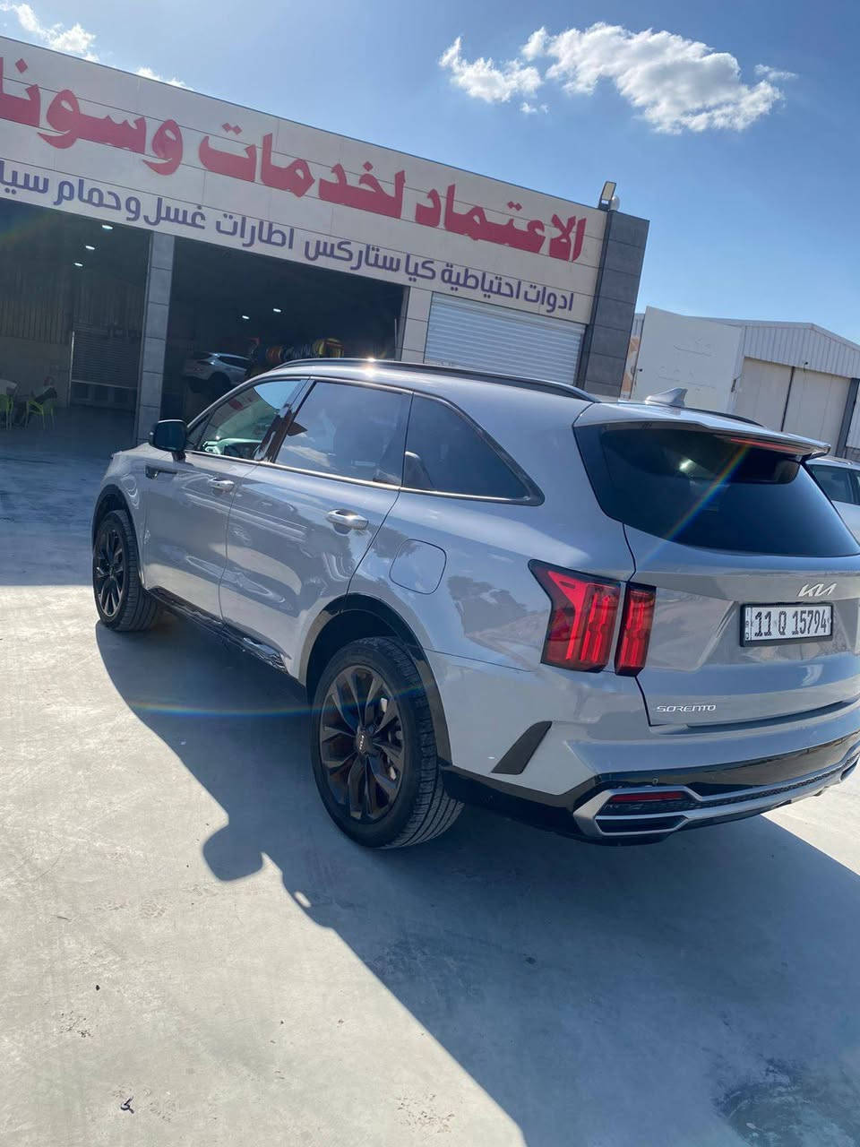 السلام عليكم 🫡
 
كيا سورنتو وارد امريكي 
موديل 2023

مواصفات ( SX ) معروفه فول مواصفات بانوراما
 مكينه 2.5 تيربو   كير ٨ سرعات دبل كلج طيران

•داخل جلد  
•قياده ذاتية
•تحديد مسار 
•رادار امامي 
•حساس جانبي
•اشاره بالمرايا
•مرئات جانبيه شفط
•اوتو بارك 
•اوتو ستوب 
•تشغيل عن بعد 
•ترحيب عند الاقتراب 
•خمس انظمه قياده
•كشنات أماميه كهرباء  + تدفئه
•شاشه عداد دجتل 
•كامره خلفيه
•٧ راكب سياحي ( VIB )
•صندوك كهرباء  
••••••وبعد بيها هواي مواصفات ••••••

السياره ماشيه 55 الف ميل
سياره جديده رقم بغداد بأسمي تحويل ثاني يوم ومكاني بغداد

*********** الشراي يراسلني واتساب فقط
سعر السيارة مناسب
