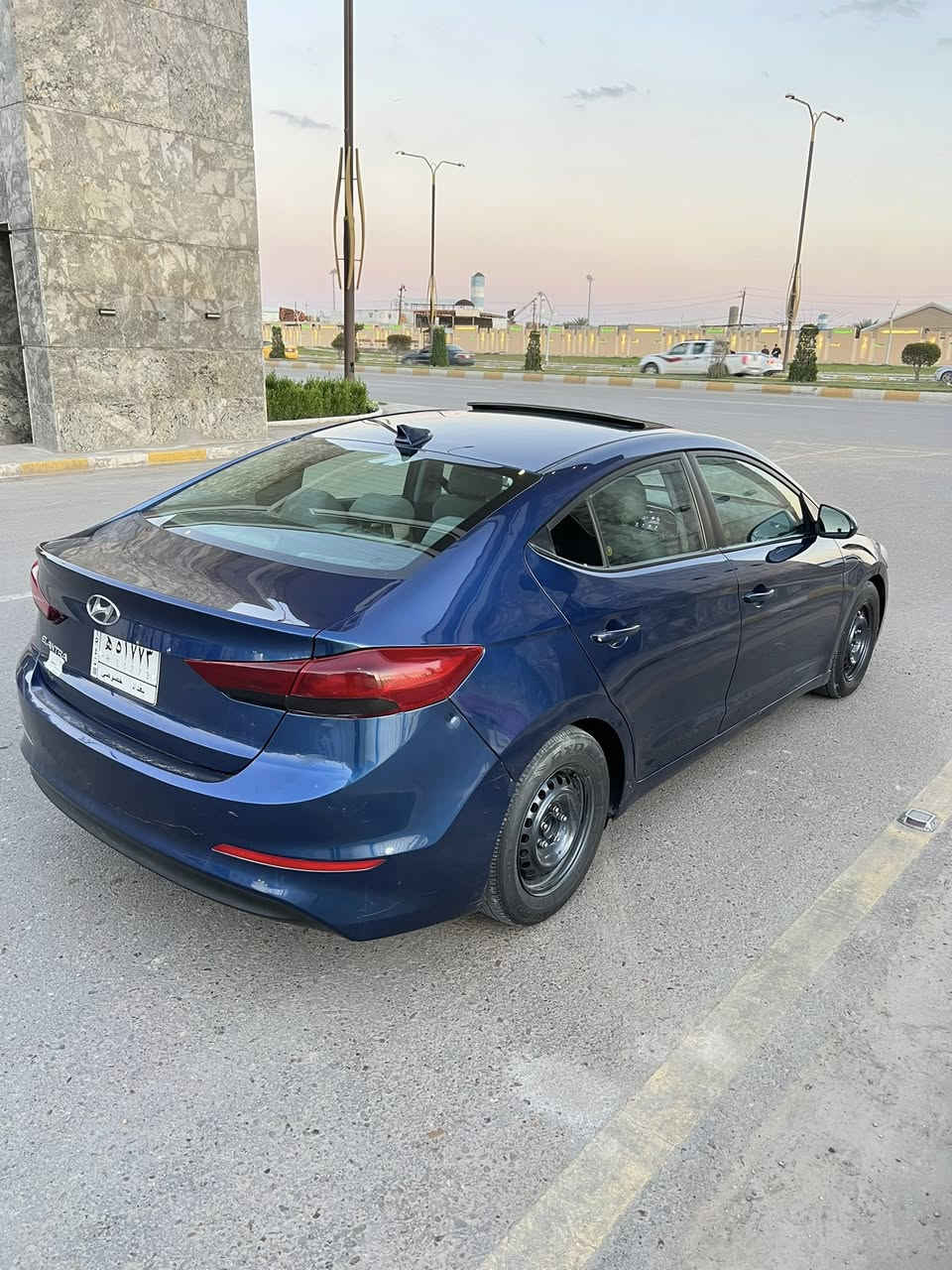 السلام عليكم النترا وارد امريكي 2018 رقم بغداد تحويل ثاني يوم مكينه 2000 دوش لا تبخير ولا تنقيص كيرها جديد صدرها كله نضيف تبريد شغال تخم تاير جواها سياره فول بصمه تشغيل وبصمه ابواب شاشه اعطال وشاشه دشبول بلاديه  مع كامره خلفيه فول تحكم ستيرن سلايت روف شغال ضررها من امريكا فقط البنيد حاليا مصبوغ بدون دواخل السعر 122 وبيها  مجال للشراي. مكاني الفلوجه بيع فقط ***********
