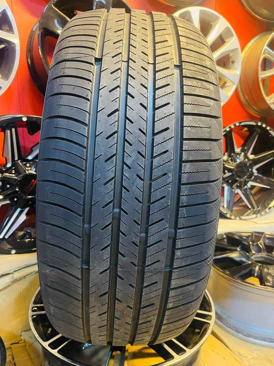 السلام عليكم  تايرات اطلس
 انتاج 26
 تايلندي اصلي بيهن اكثر من نقشه
قياس المتوفره للجارجر و جالنجر 
235 55 18 
235 60 18 
245 45 20 
255 45 20
275 40 20 
295 40 20
احمد ورمزي شارع فلسطين 
احمد ورمزي مجمع المشن 
جمله ومفرد 
***********
***********
