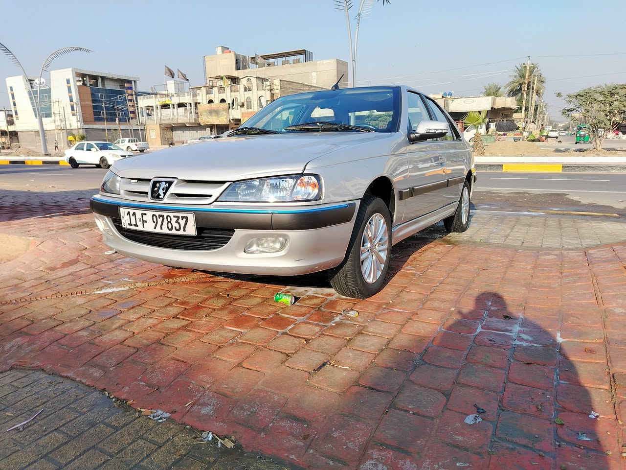 سلام عليكم بيجو بارص موديل 2025 بسمي ماشيه 6000 الف بعدهه ب ظمان الشركة مدوشمه ارظيه وكشنات مكاني جميله سعرهه 92 وبيه حك الجيه ***********
