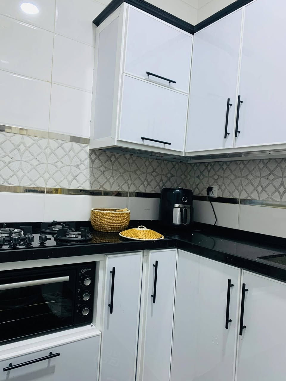 عنوان تكريت شارع جميل قرب قاعه نشوع ه*********** علي
